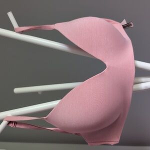 Victoria's Secret lightly lined wireless t-shirt bra 32DDD